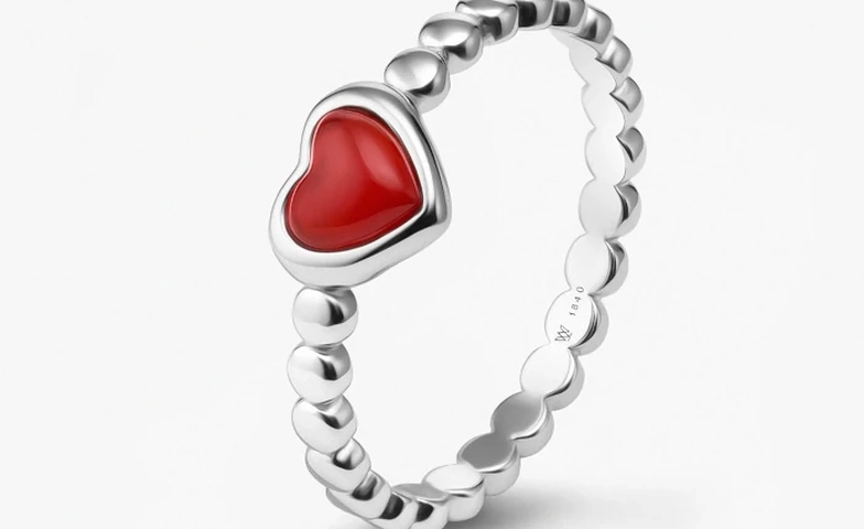 Czy pierścionek zaręczynowy może być srebrny