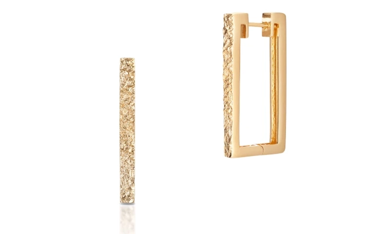 Jakie kolczyki do czarnej sukienki?