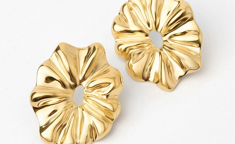 Jakie kolczyki do krótkich włosów na wesele