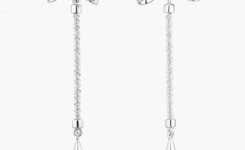 Jakie kolczyki pasują do beżowej sukienki?