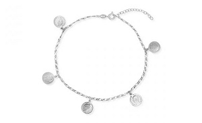 Bransoletka na nogę. Biżuteryjny hit na lato