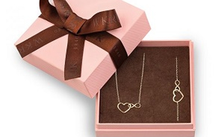 Jaką biżuterię wybrać na prezent mikołajkowy dla dziewczyny?