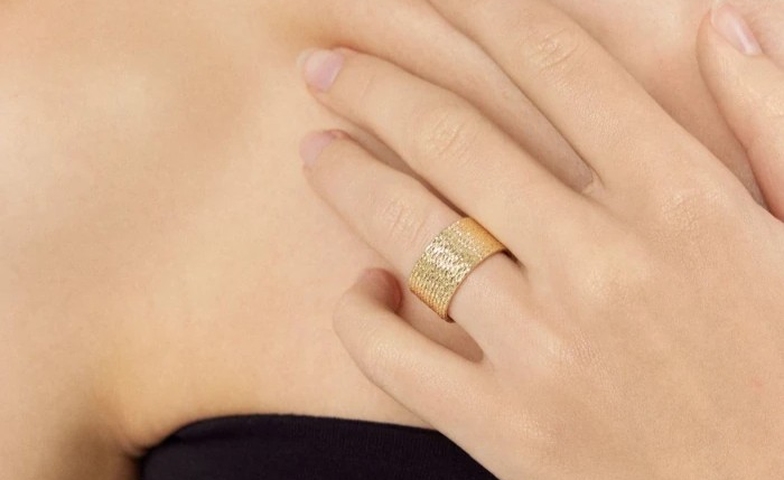 Znaczenie pierścionków na palcach. Kompletny przewodnik po symbolice i tradycji
