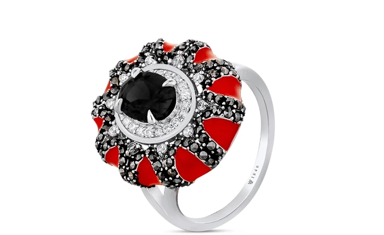 Pierścionek koktajlowy – kompletny przewodnik