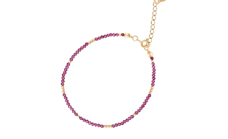 Biżuteria młodzieżowa – jakie kolory i wzory są teraz trendy?