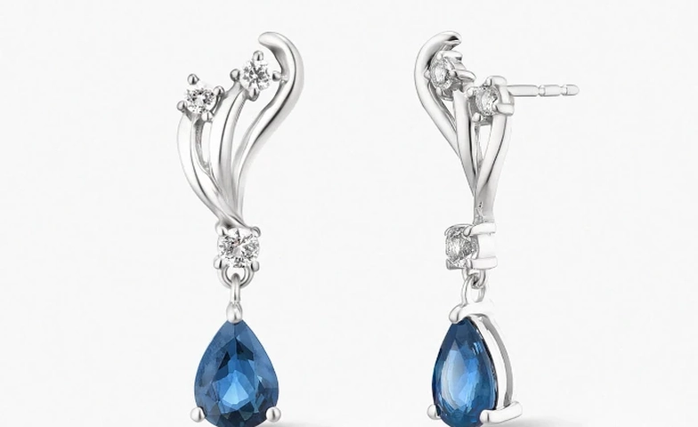 Jakie kolczyki do pudrowej sukienki?