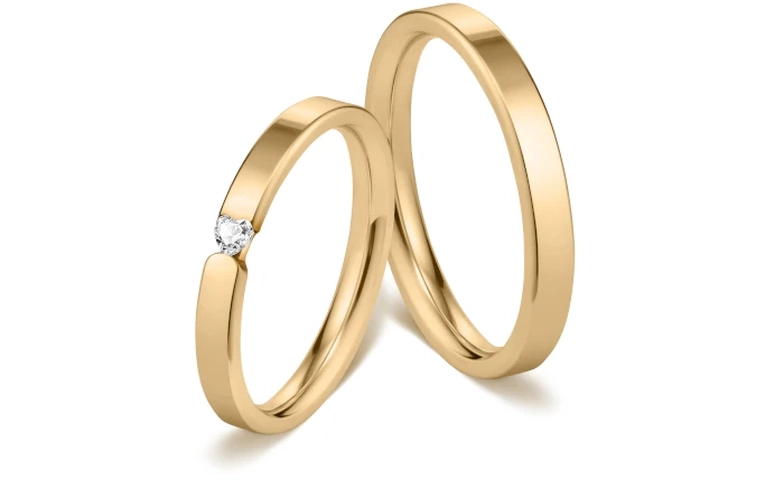 Na której ręce nosi się obrączkę?