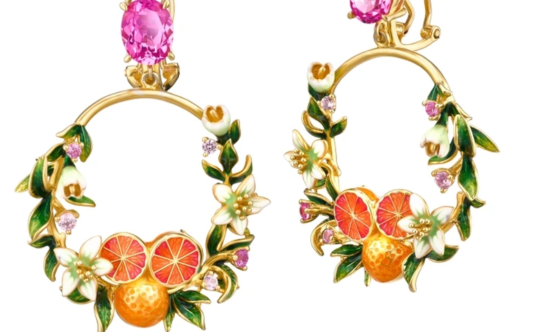 Jakie kolczyki do pomarańczowej sukienki?