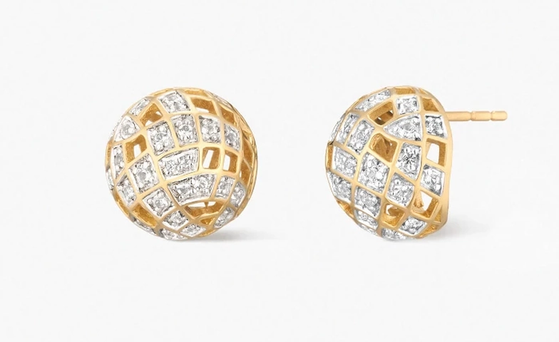 Jakie kolczyki do złotej sukienki?