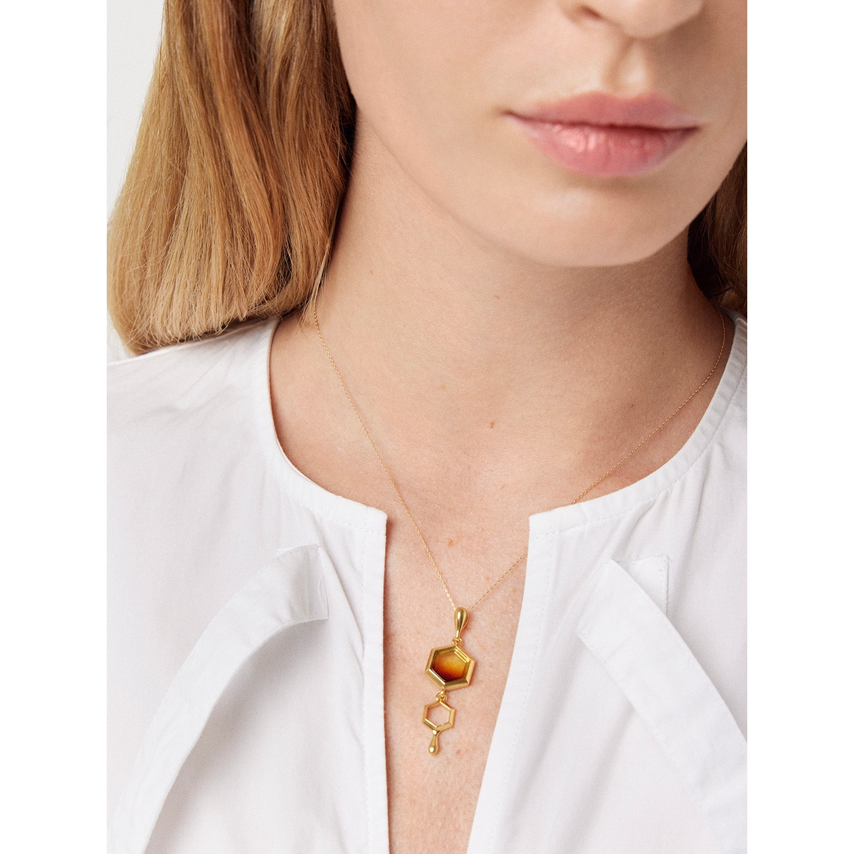 Wisiorek srebrny z bursztynem Miodowa