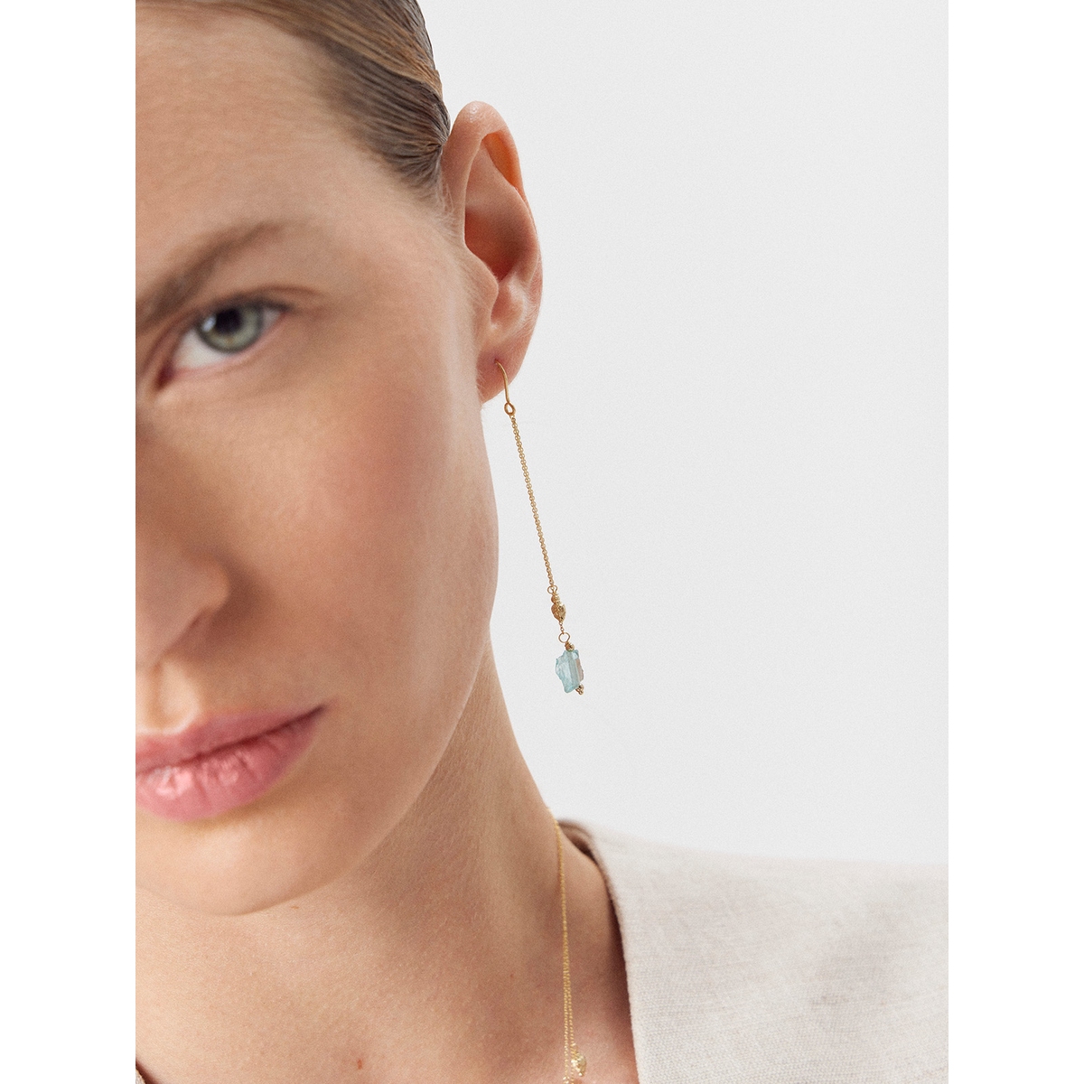 Kolczyki złote z niebieskim apatytem Saint Tropez