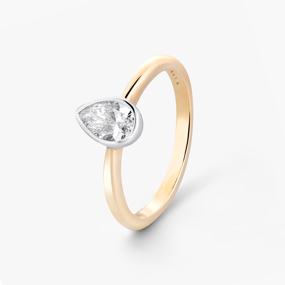 Pierścionek złoty z diamentami Nuova