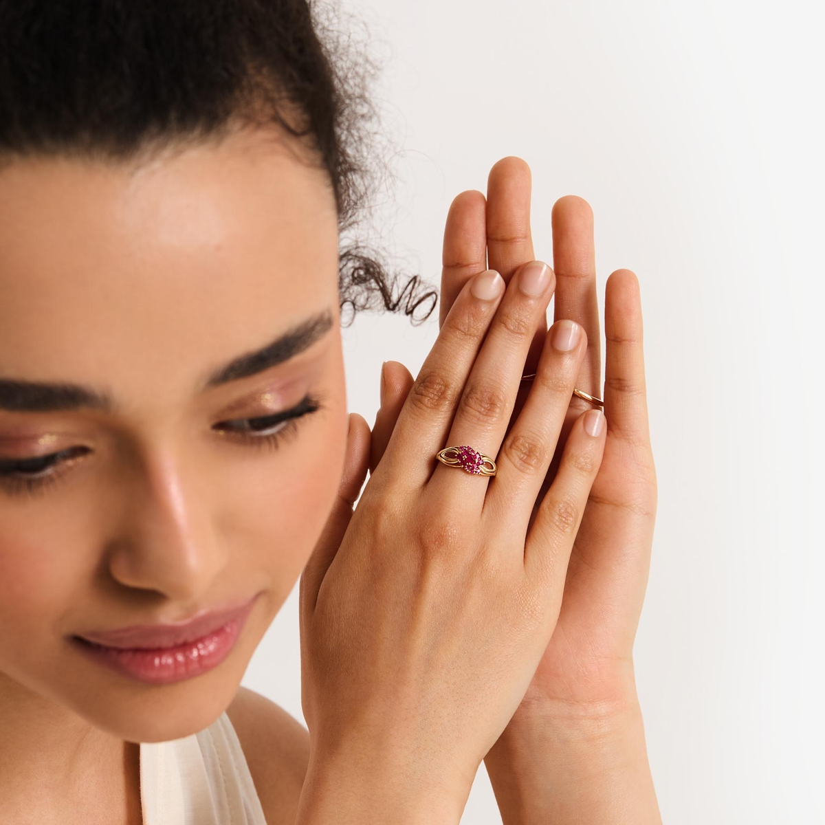 Pierścionek złoty z rubinami TRIO