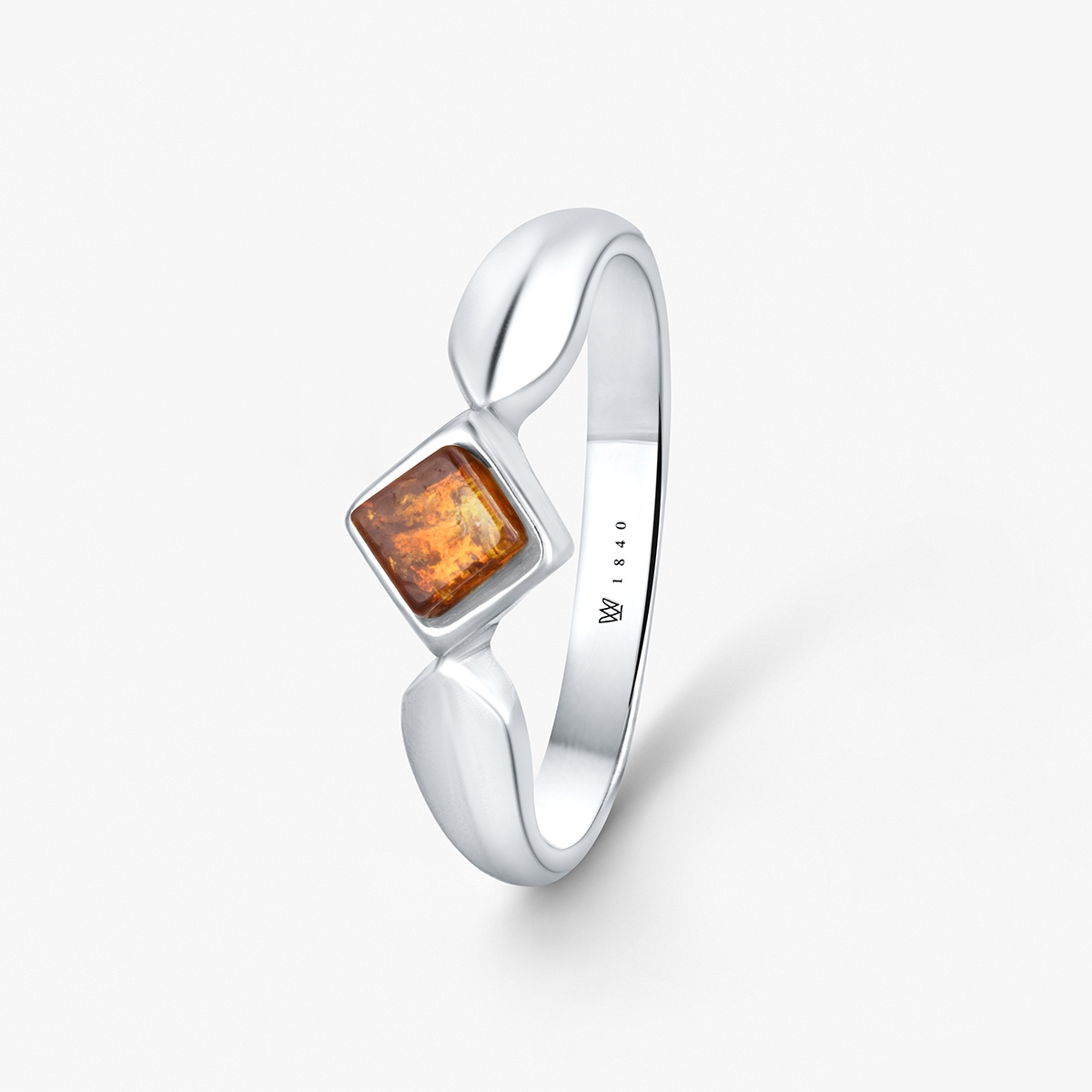 Pierścionek srebrny z bursztynem