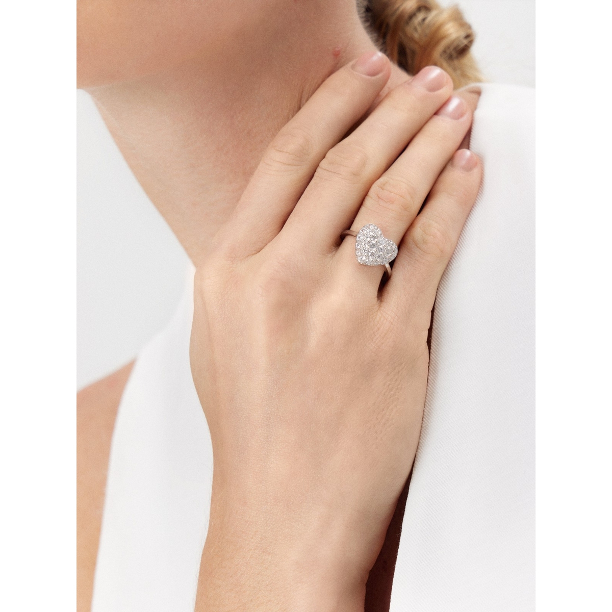 Pierścionek srebrny z cyrkoniami Emblems