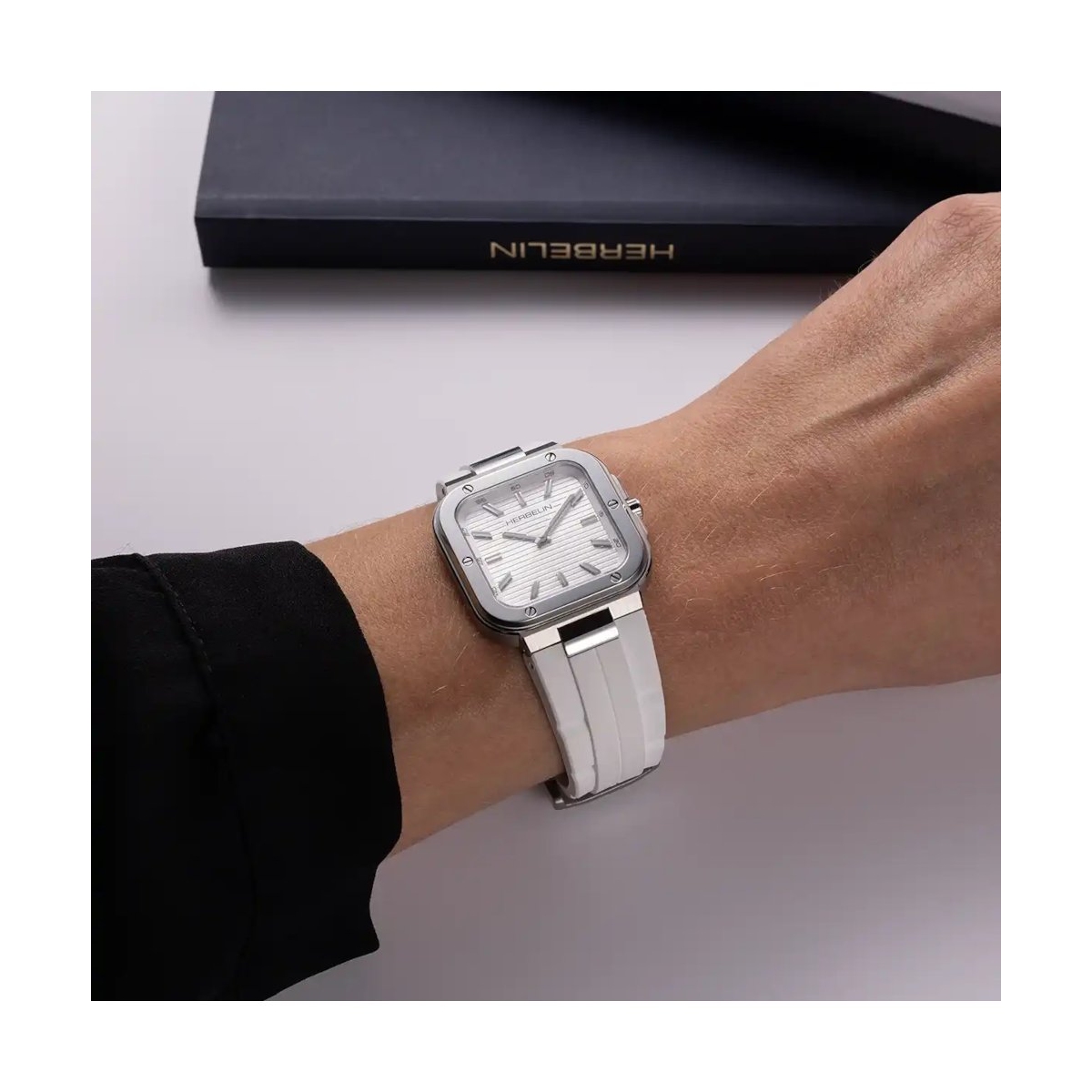 ZEGAREK HERBELIN CAP CAMARAT SQUARE