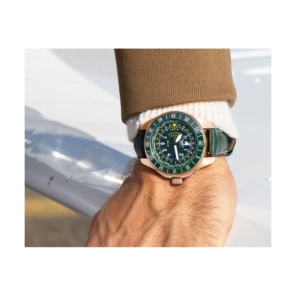 ZEGAREK AVIATOR AIRACOBRA GMT
