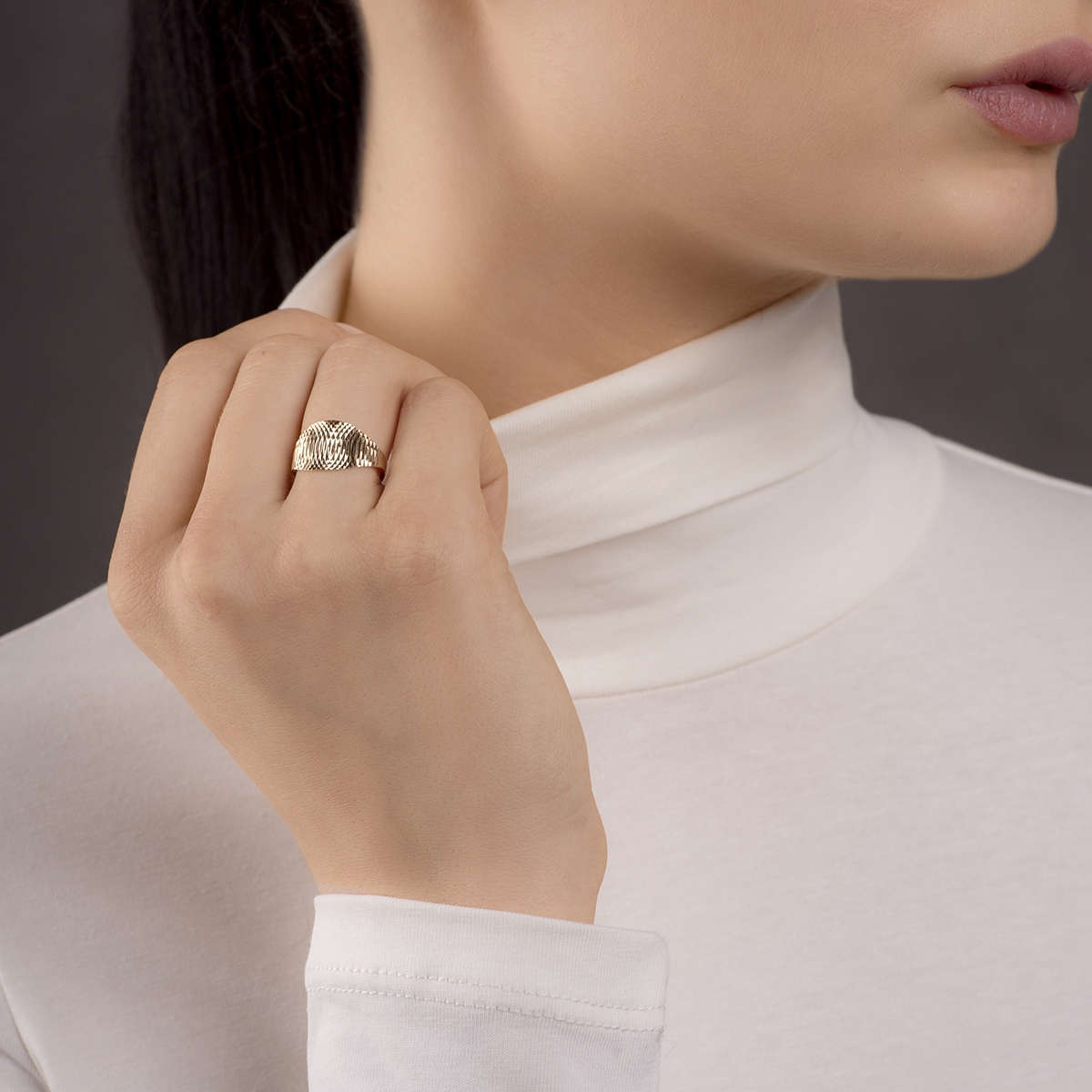 Sygnet złoty fakturowany