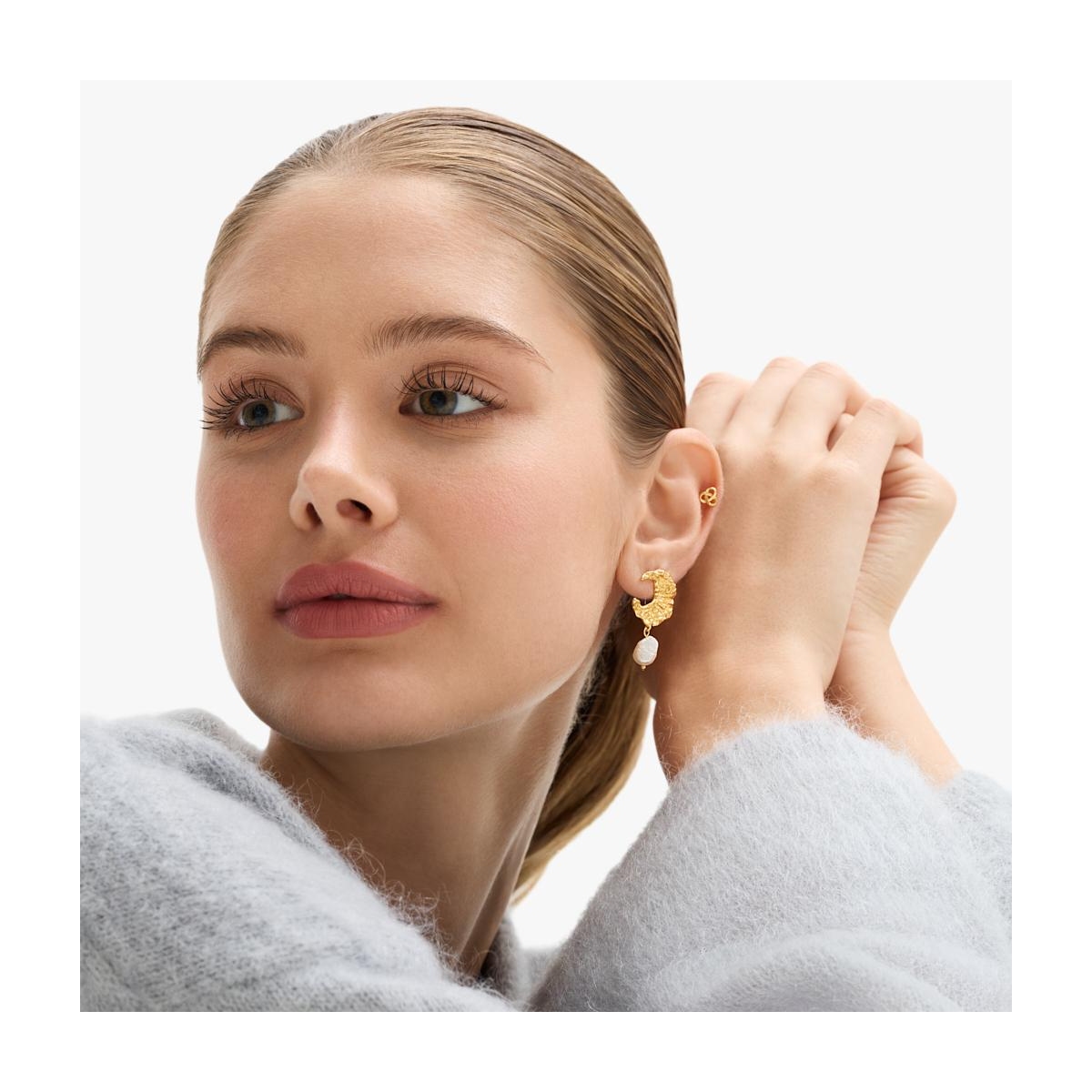 Kolczyk pozłacany supełek