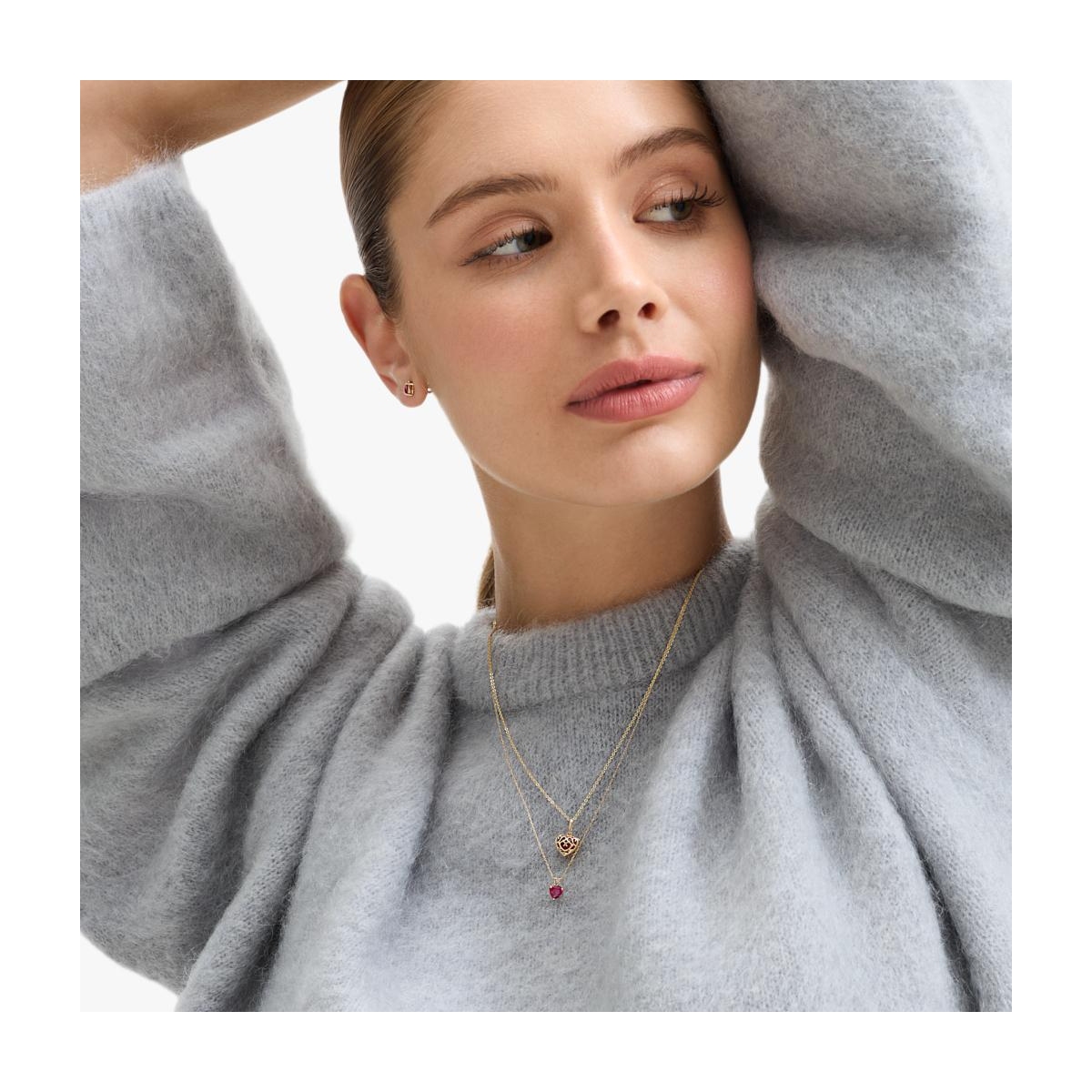 Wisiorek złoty z rubinem