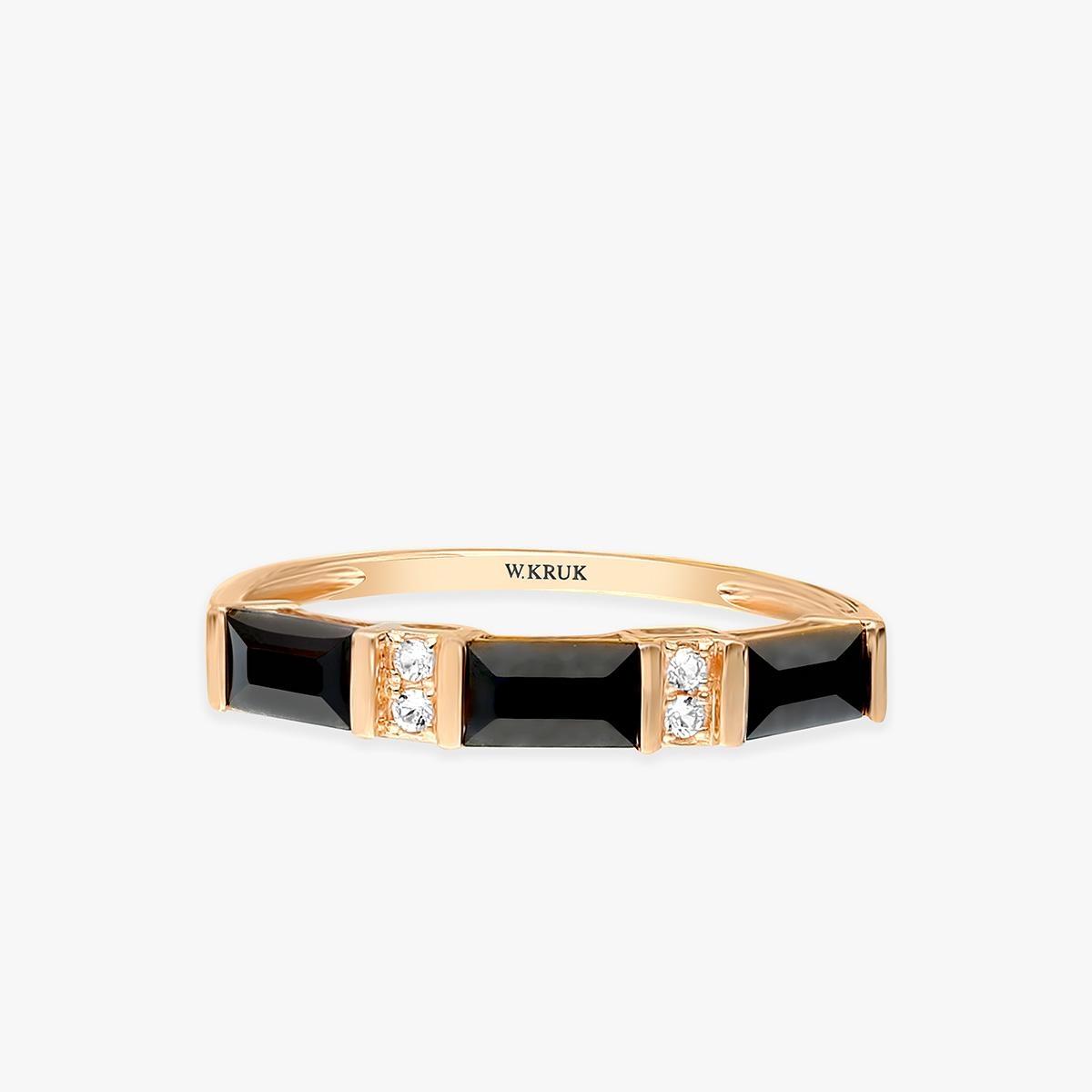 Pierścionek różowe złoto z czarnymi szafirami i topazami