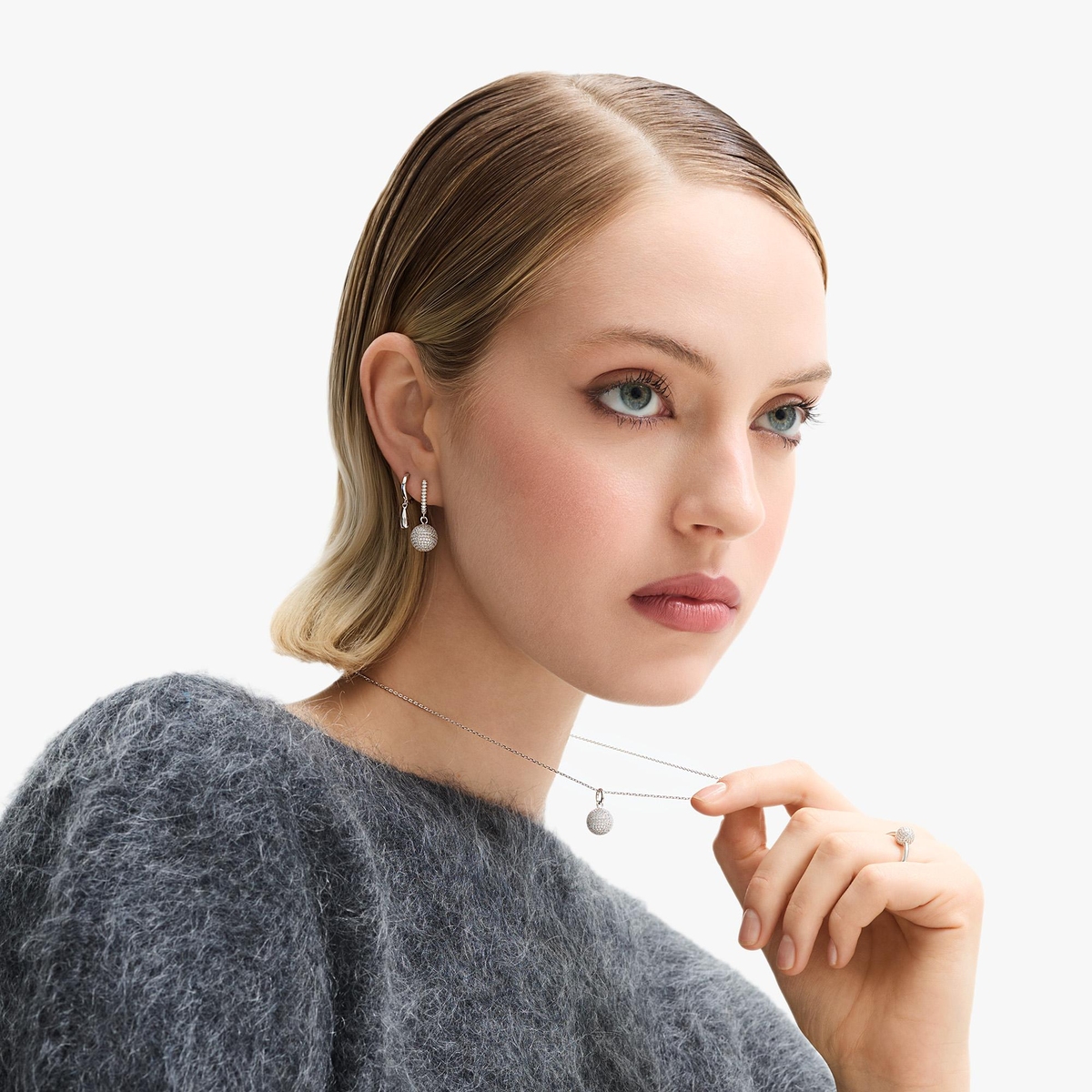 Pierścionek srebrny z cyrkoniami