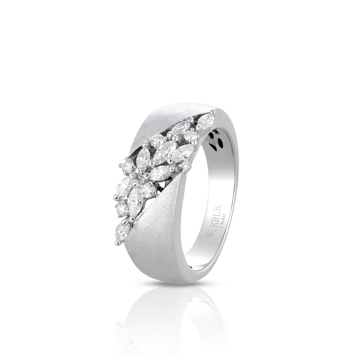 Pierścionek złoty z diamentami