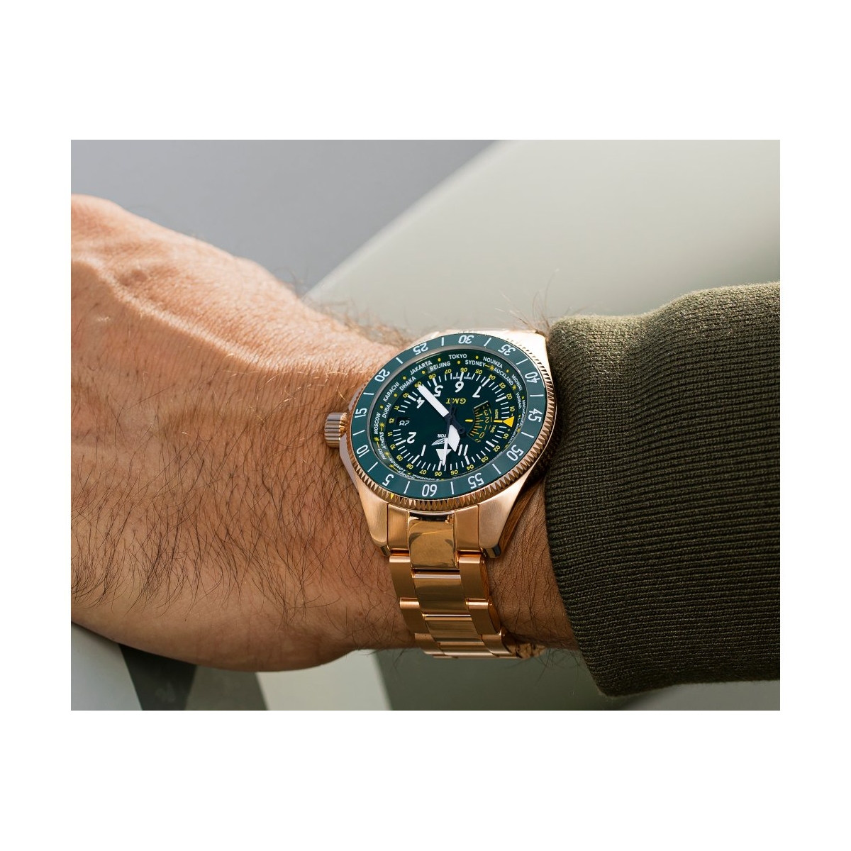 ZEGAREK AVIATOR AIRACOBRA GMT