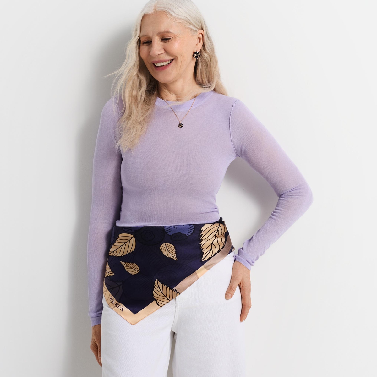 Chusta jedwabna Kwiaty Nocy Borówka