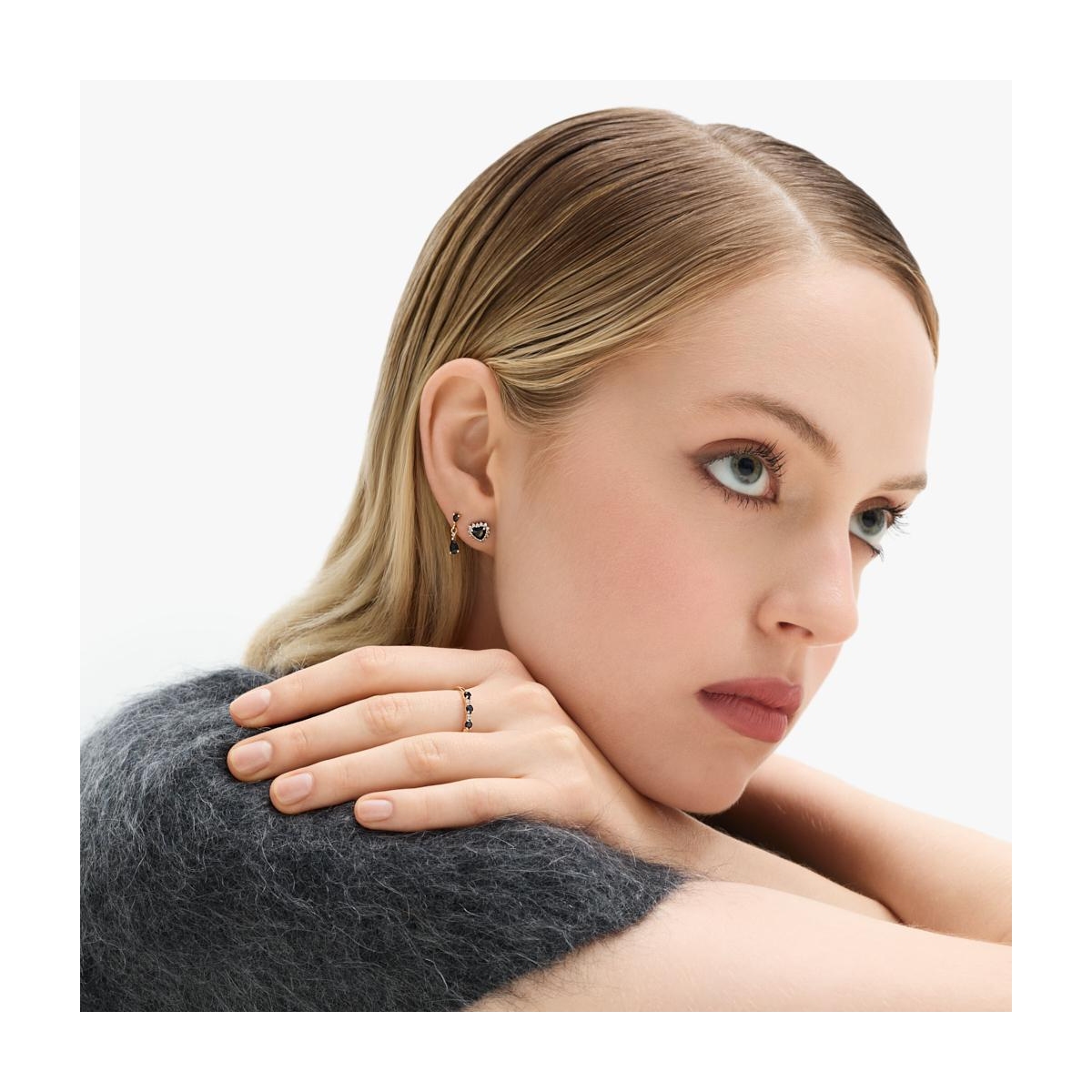 Kolczyki złote z czarnymi szafirami