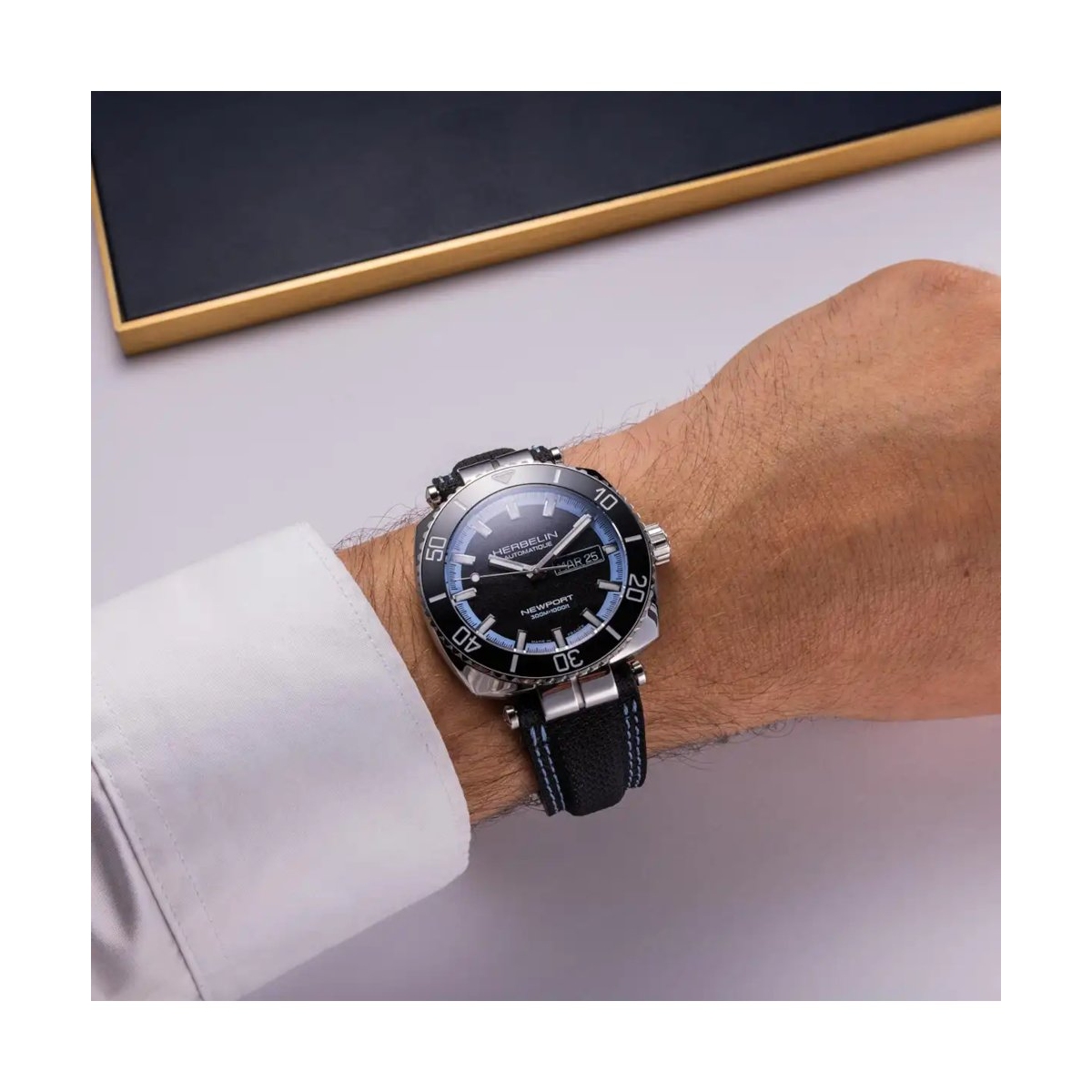 ZEGAREK HERBELIN NEWPORT DIVER AUTOMATIC