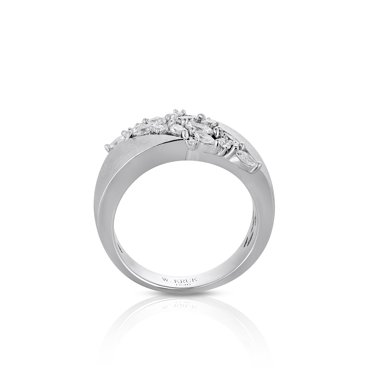 Pierścionek złoty z diamentami