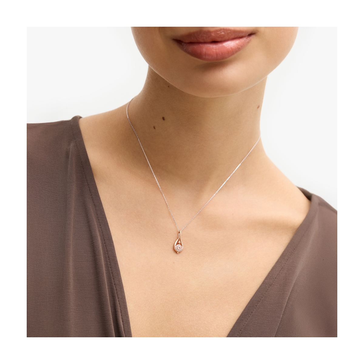 Wisiorek złoty Follow