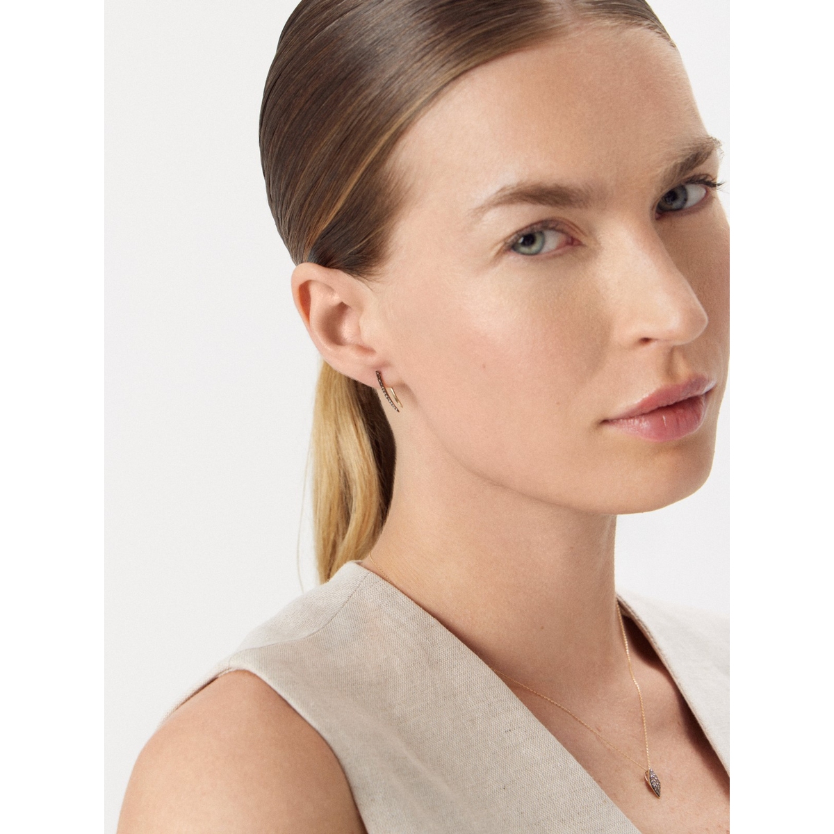 Wisiorek złoty z brązowymi diamentami Karmelowa