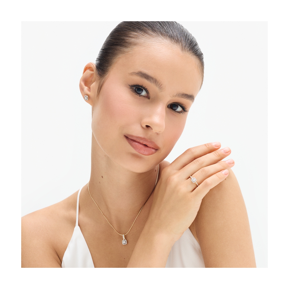 Pierścionek złoty z diamentami