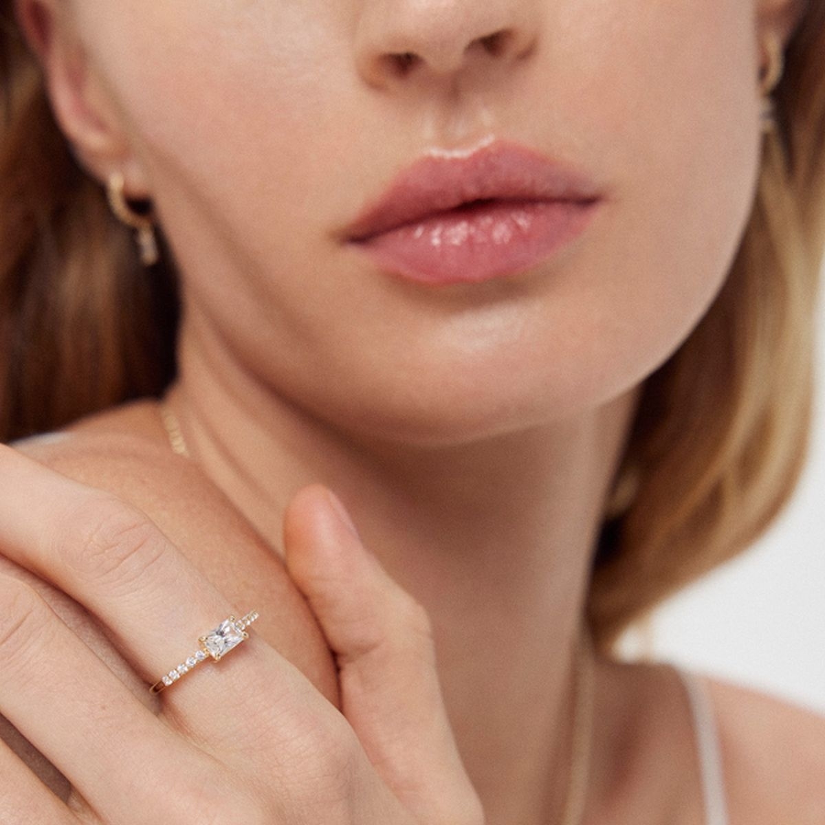 Pierścionek złoty z cyrkoniami Ceremonials