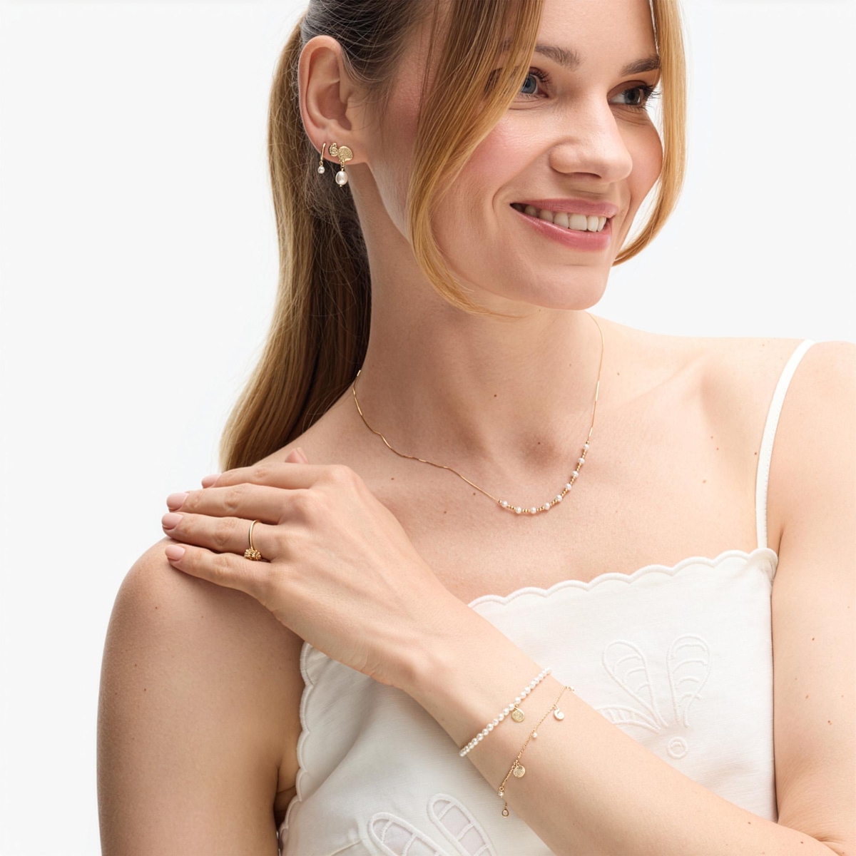 Kolczyki złote z muszlą i perłą Santorini