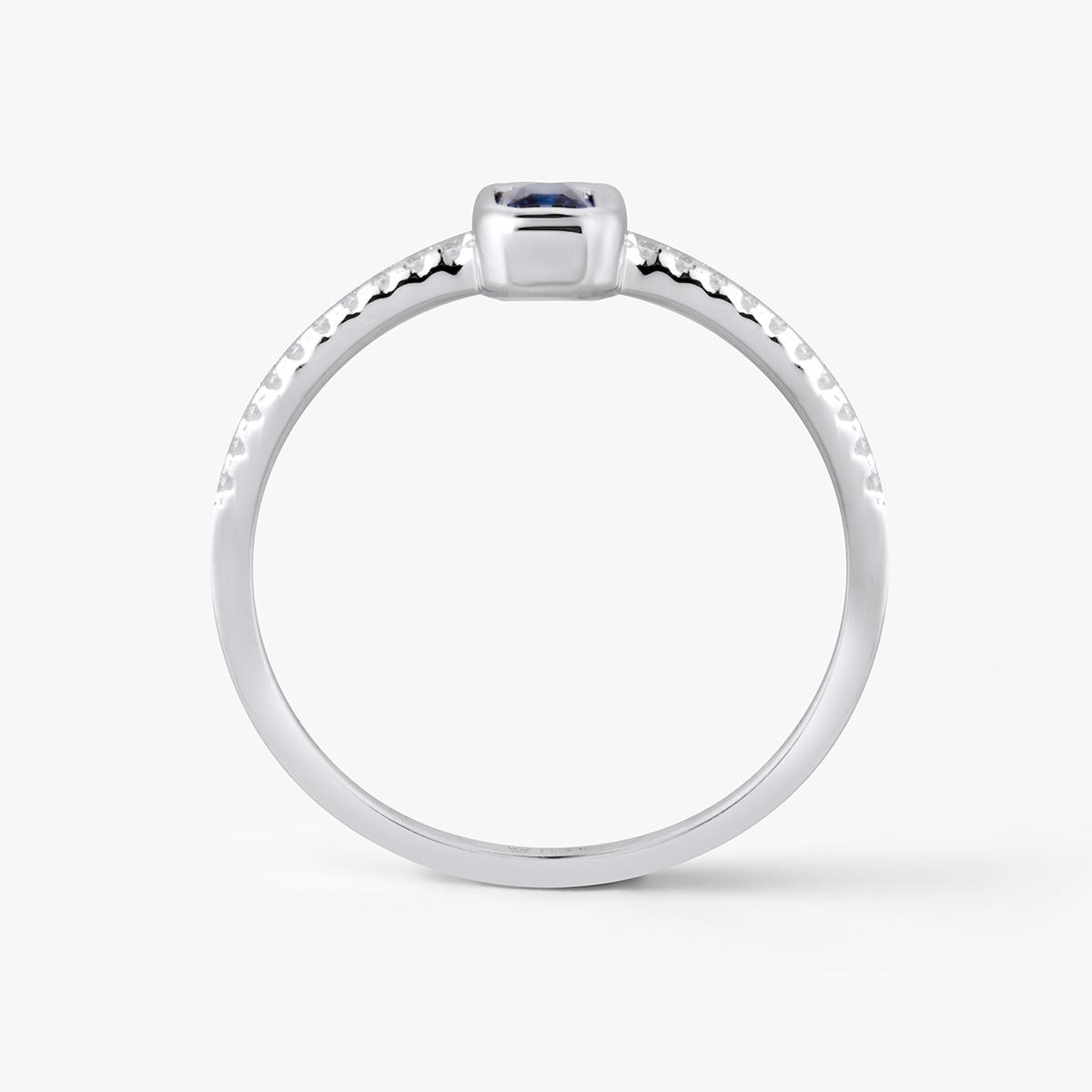 Pierścionek srebrny z niebieską cyrkonią