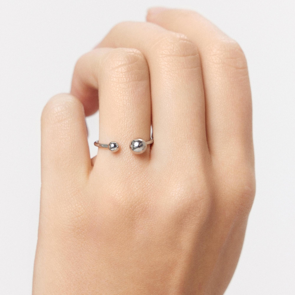 Pierścionek srebrny z kulkami
