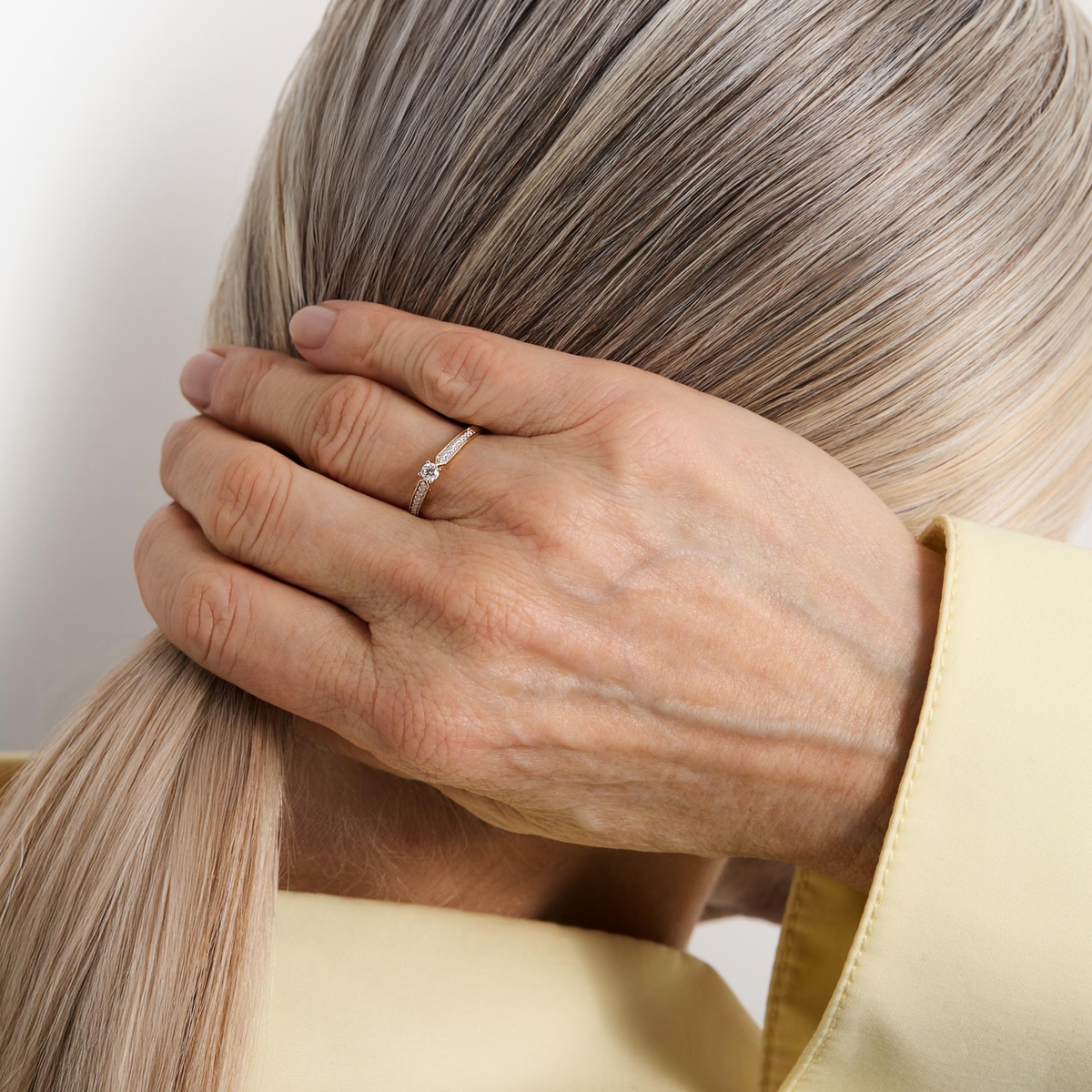 Pierścionek złoty z diamentami