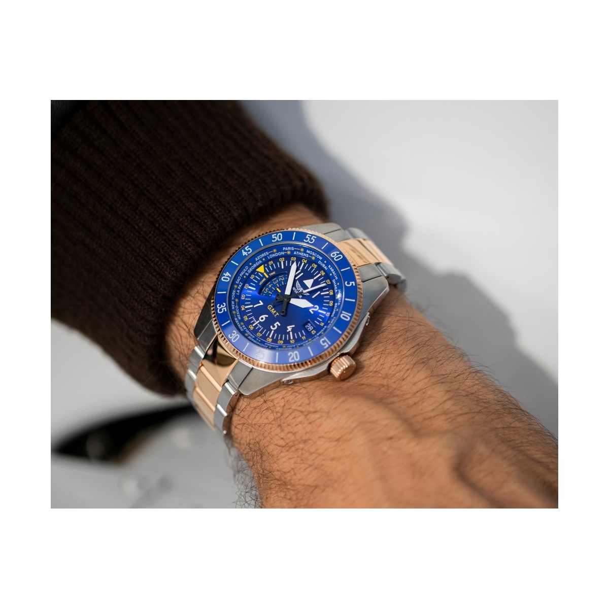 ZEGAREK AVIATOR AIRACOBRA GMT