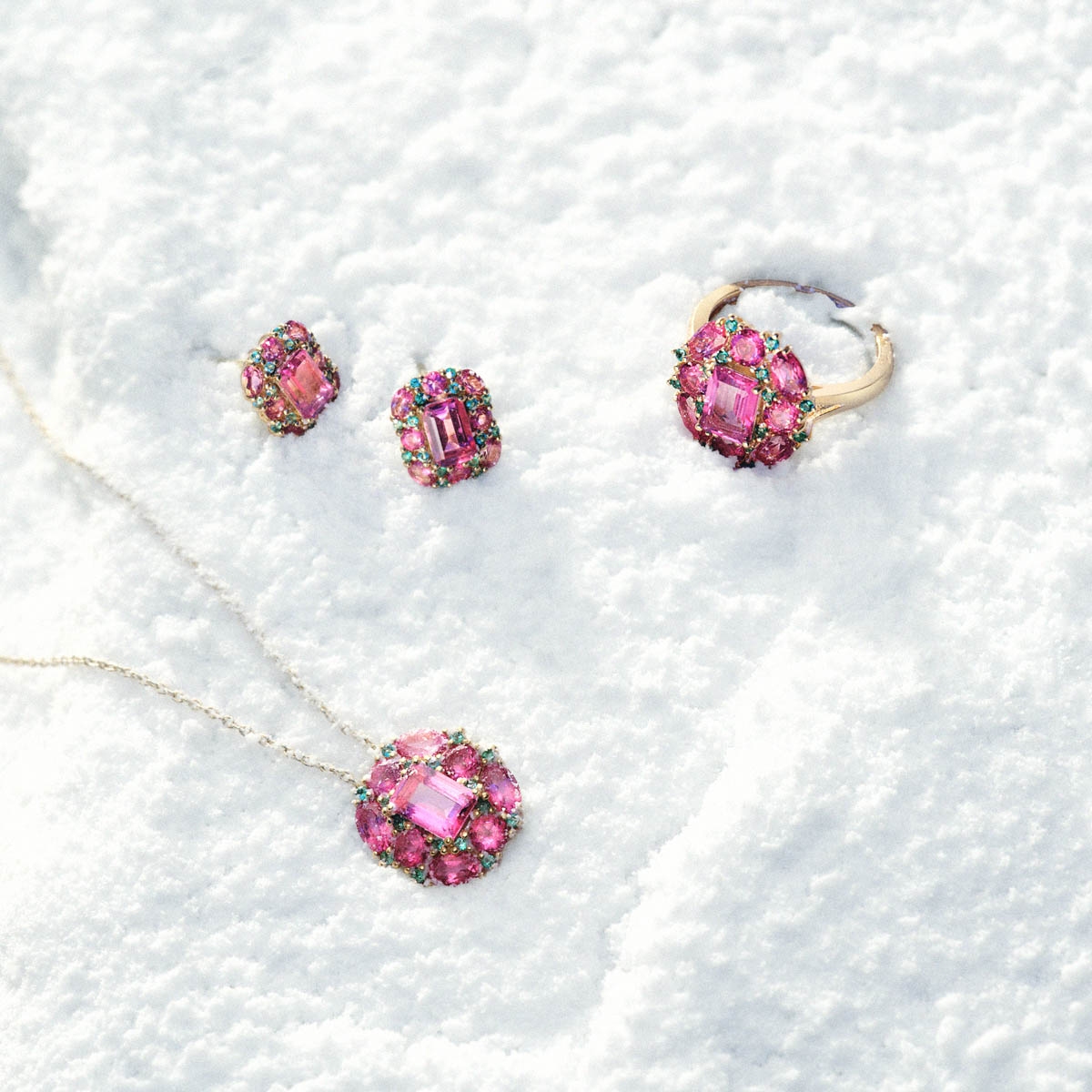 Wisiorek srebrny z różowymi topazami Szekspirowska