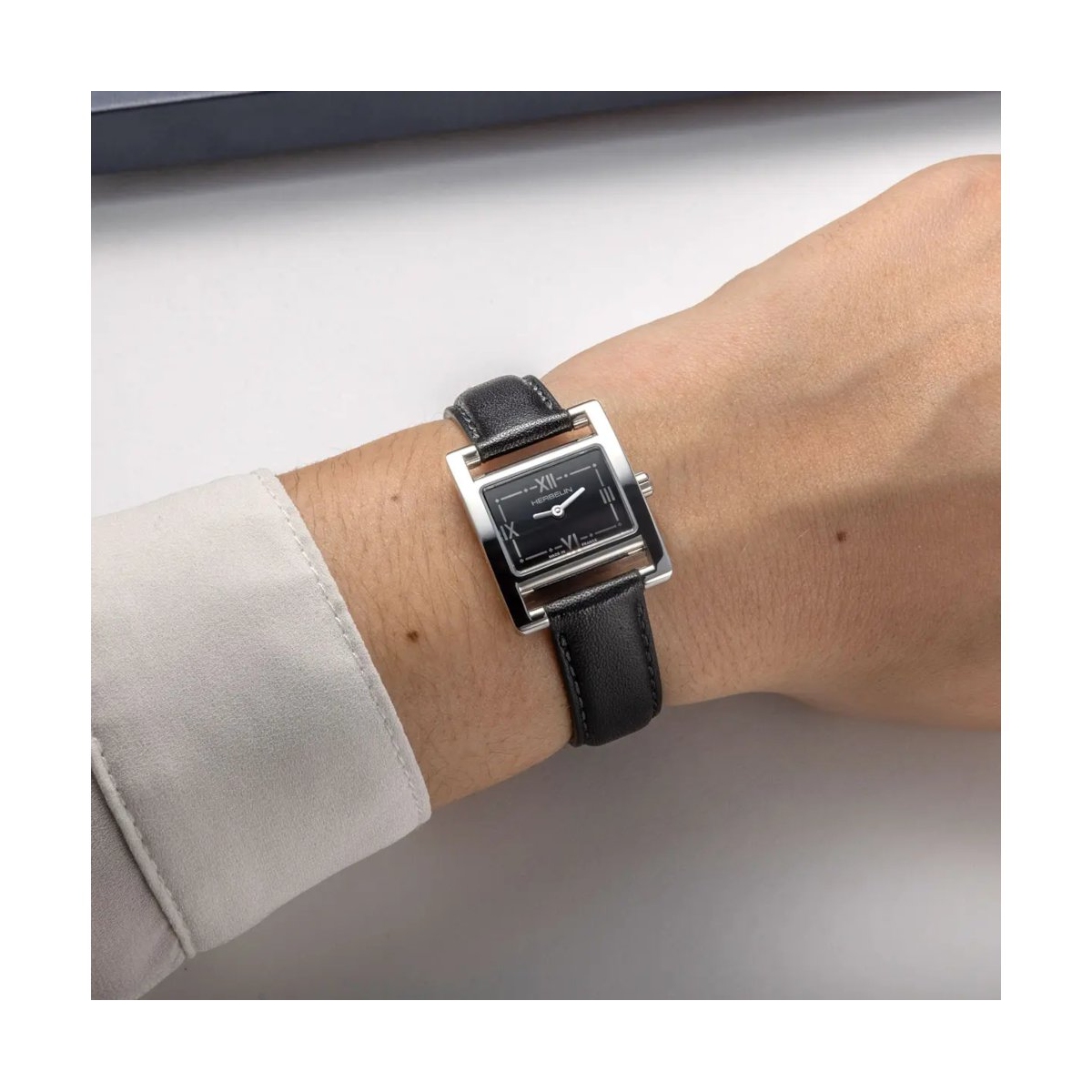 ZEGAREK HERBELIN VE AVENUE