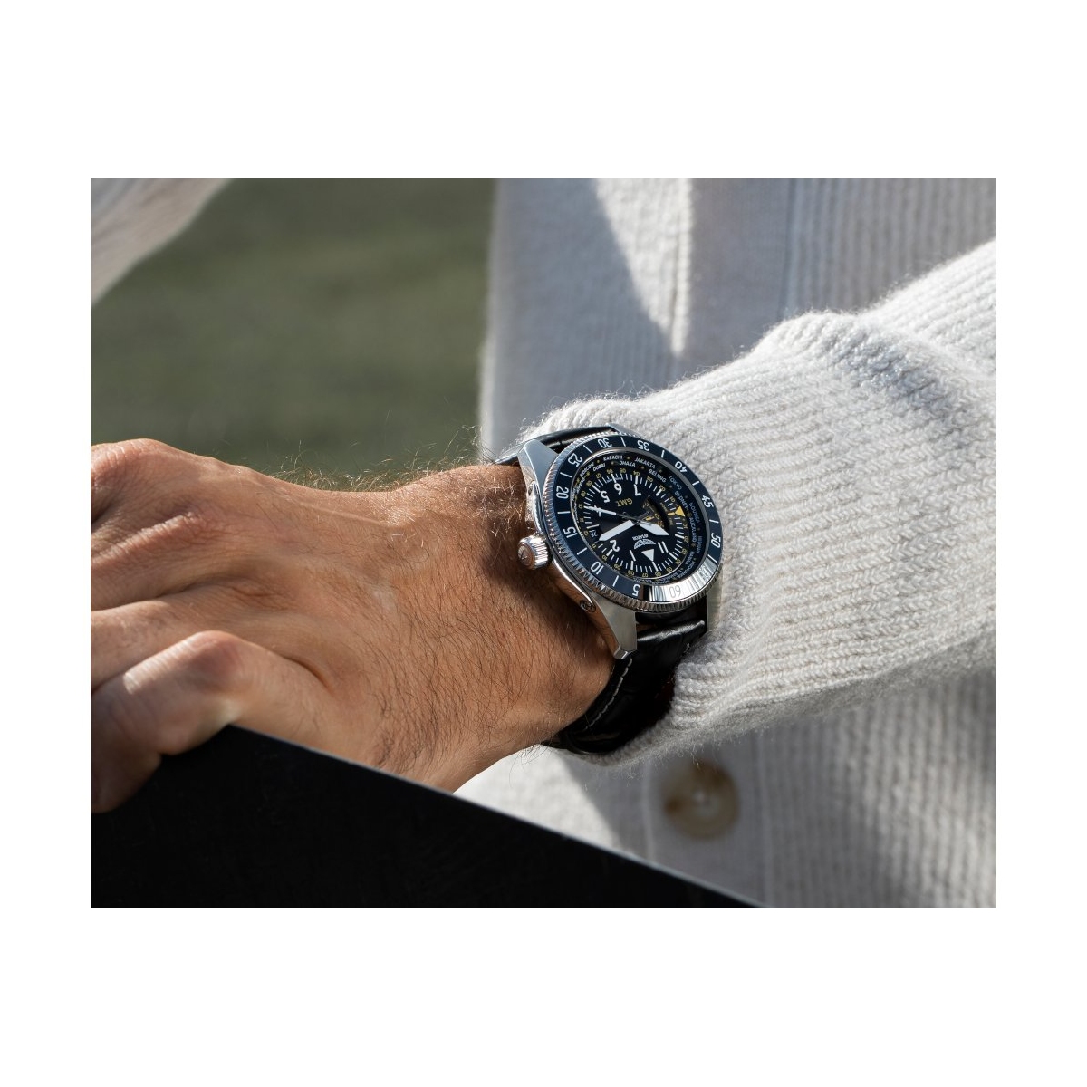 ZEGAREK AVIATOR AIRACOBRA GMT