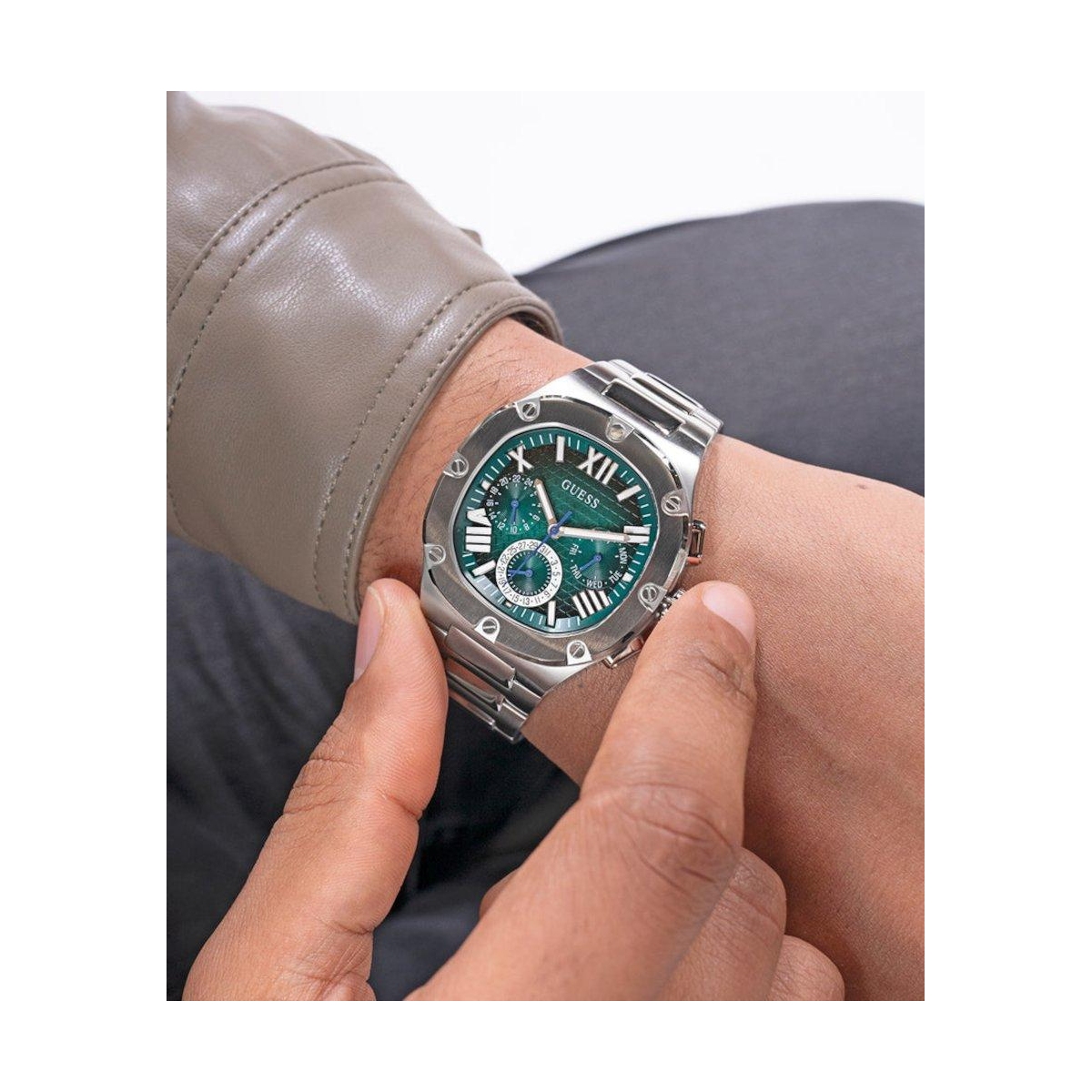 ZEGAREK GUESS HEADLINE