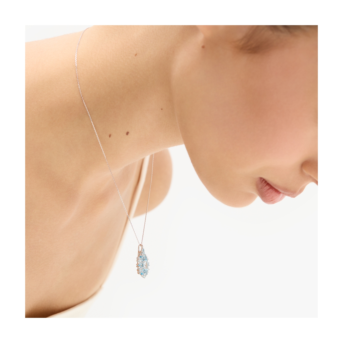 Wisiorek srebrny z topazami Szekspirowska