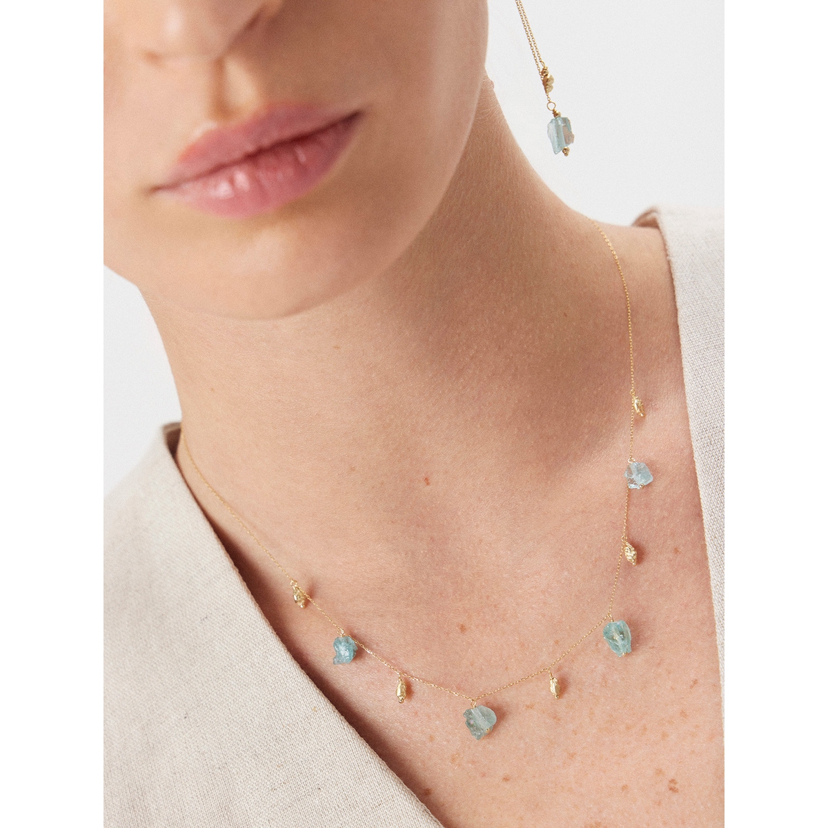 Kolczyki złote z niebieskim apatytem Saint Tropez