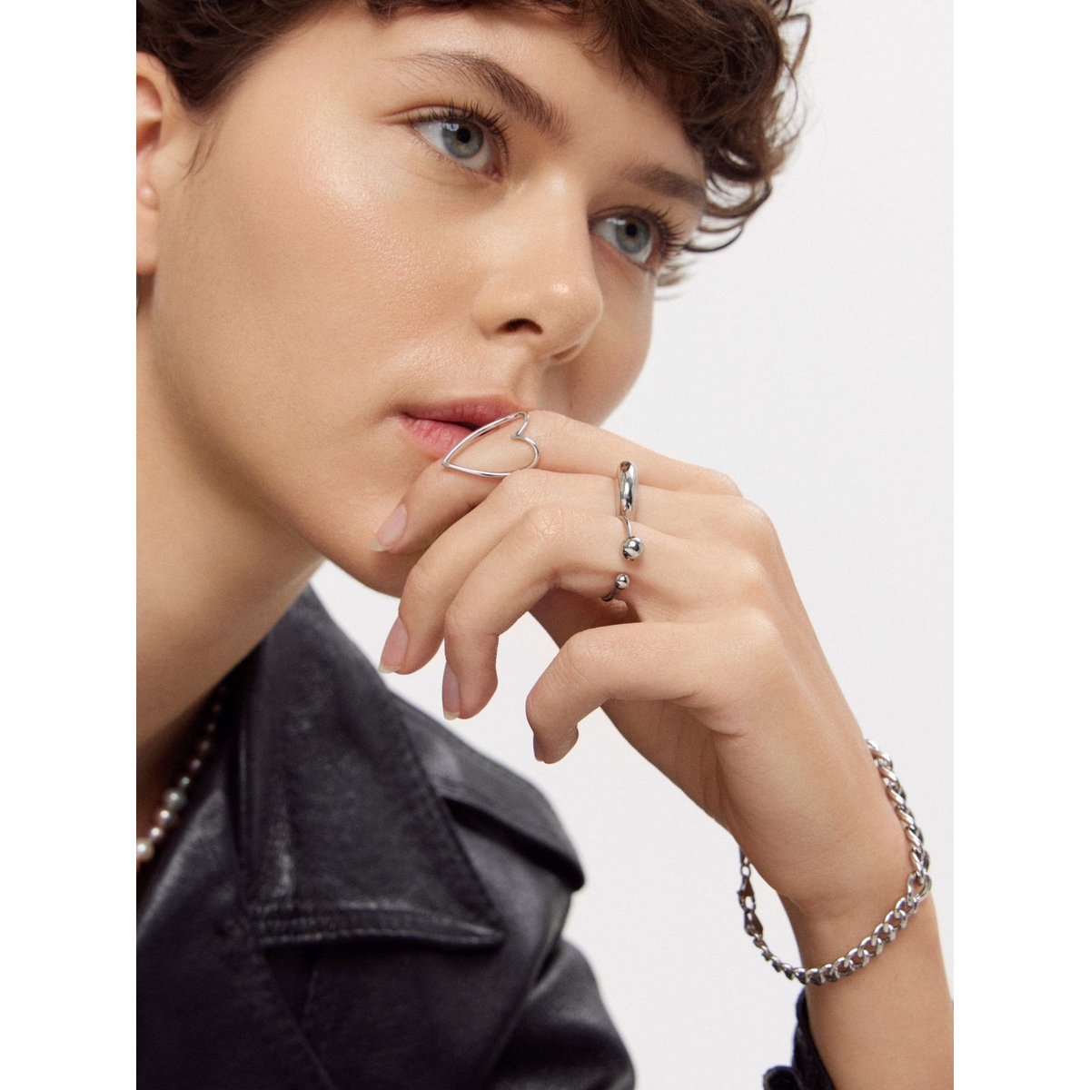 Pierścionek srebrny z motywem sprężynki