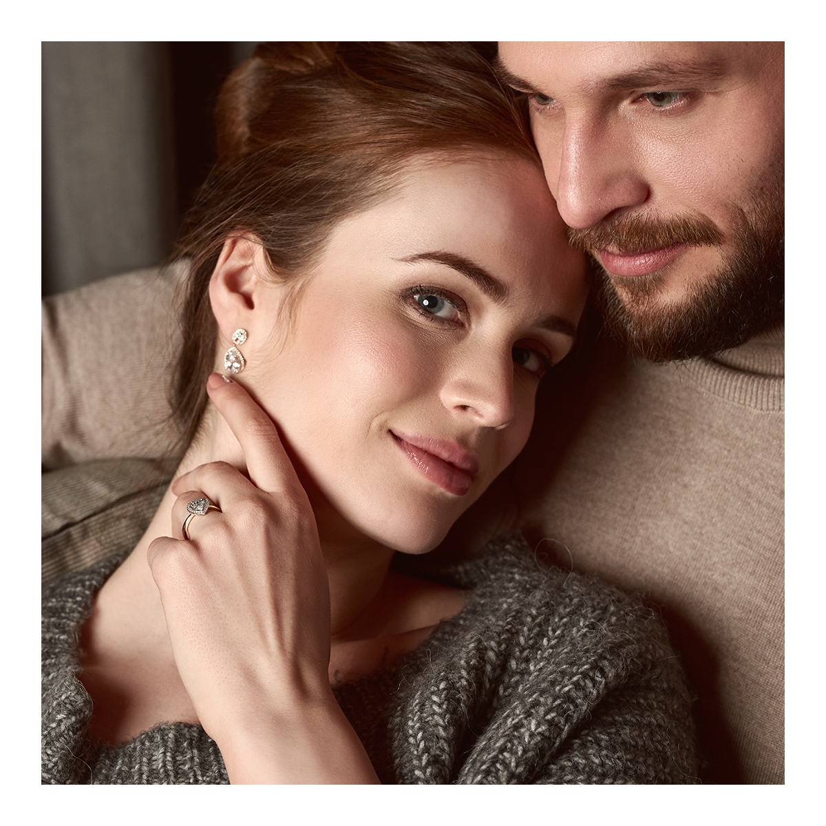 Pierścionek złoty bicolor z brylantem i diamentami serce