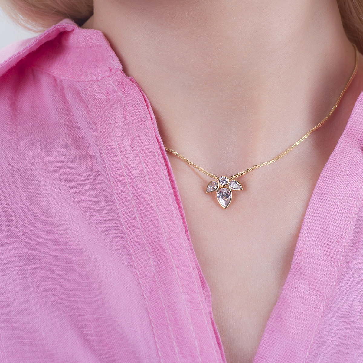 Wisiorek złoty z cyrkoniami